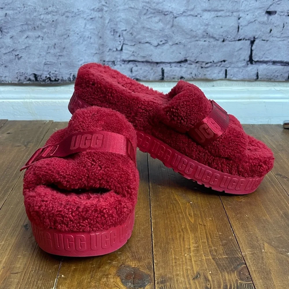 Ugg size 9 Fluffita red fuzzy platform slides